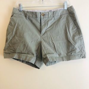 🧜🏻‍♀️Old Navy Olive Drab Slash Pocket 5in Shorts